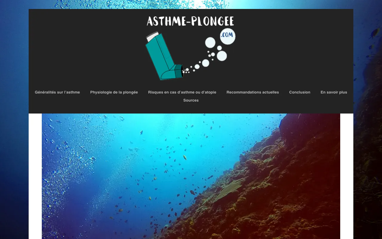 Page d'accueil d'asthme-plongee.com : logo (un inhalateur d'où sortent des bulles), menu des rubriques (généralités, physiologie, risques, recommandations, conclusion, sources) et photo sous-marine.