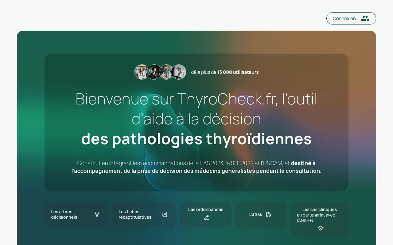 Page d'accueil de ThyroCheck : titre « l'outil d'aide à la décision des pathologies thyroïdiennes », mention des recommandations HAS 2023, SFE 2022 et UNCAM, et cinq entrées : arbres décisionnels, fiches récapitulatives, ordonnances, atlas, cas cliniques.